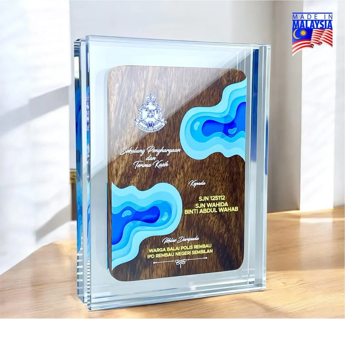 Innovative Design Acrylic Plaque 5233