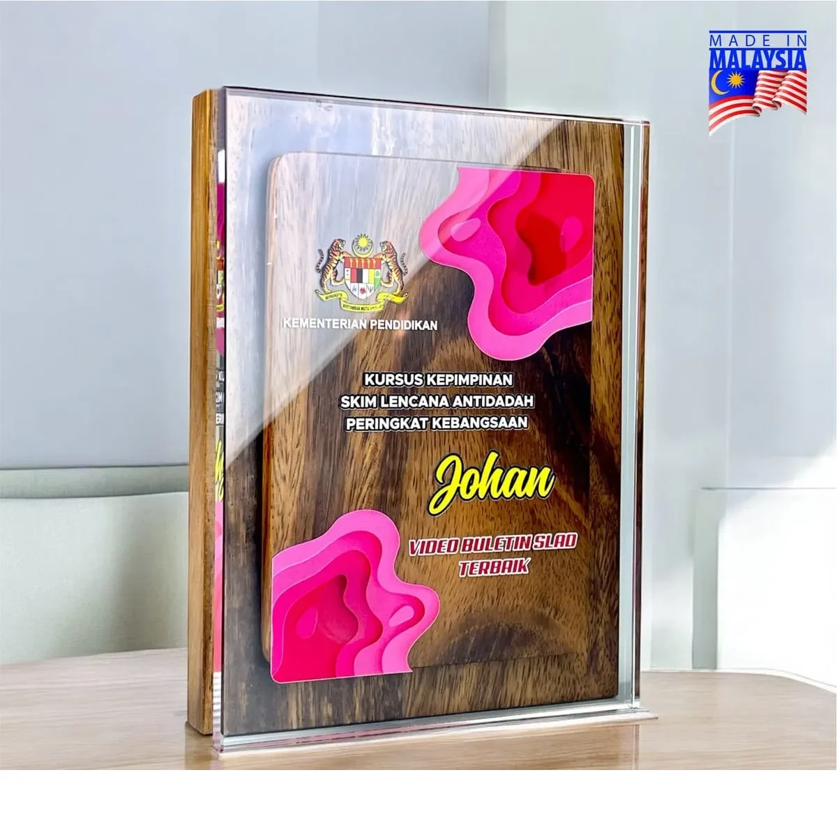 Innovative Design Acrylic Plaque 5236