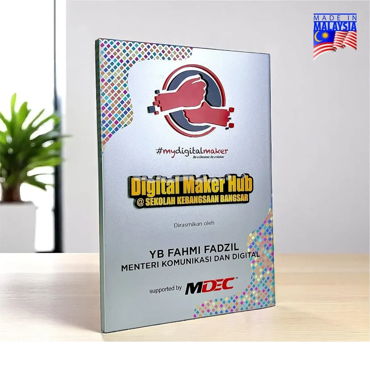 Innovative Design Acrylic Plaque 5250