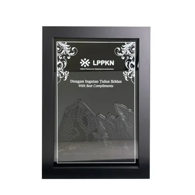 New Creative Design Wooden Plaque 7543