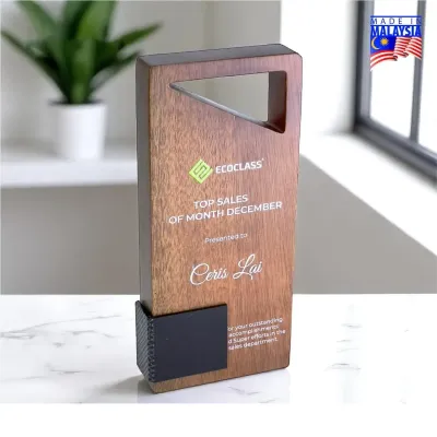 Premium Wood Trophy 7700