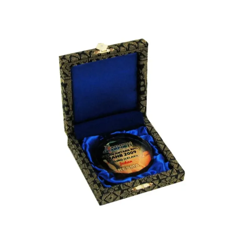 Songket Wooden Box with Crystal Medal 8117 product image